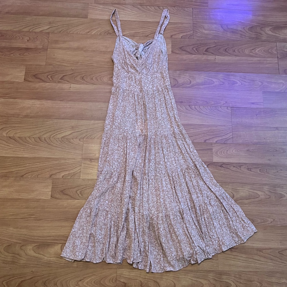 Floral Open Tie Back Midi Dress Dress
Floral taupe and white size M